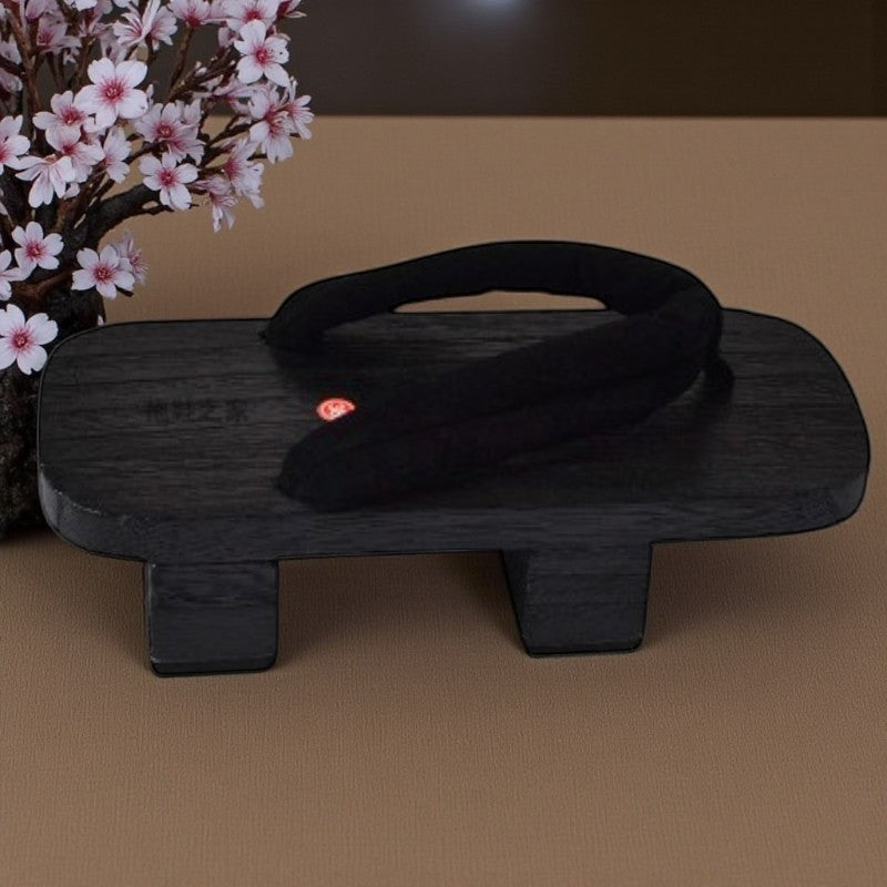 Tong en bois japonaise