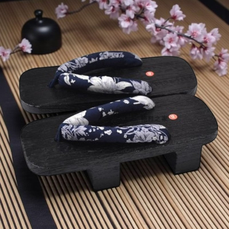 Tong en bois japonaise