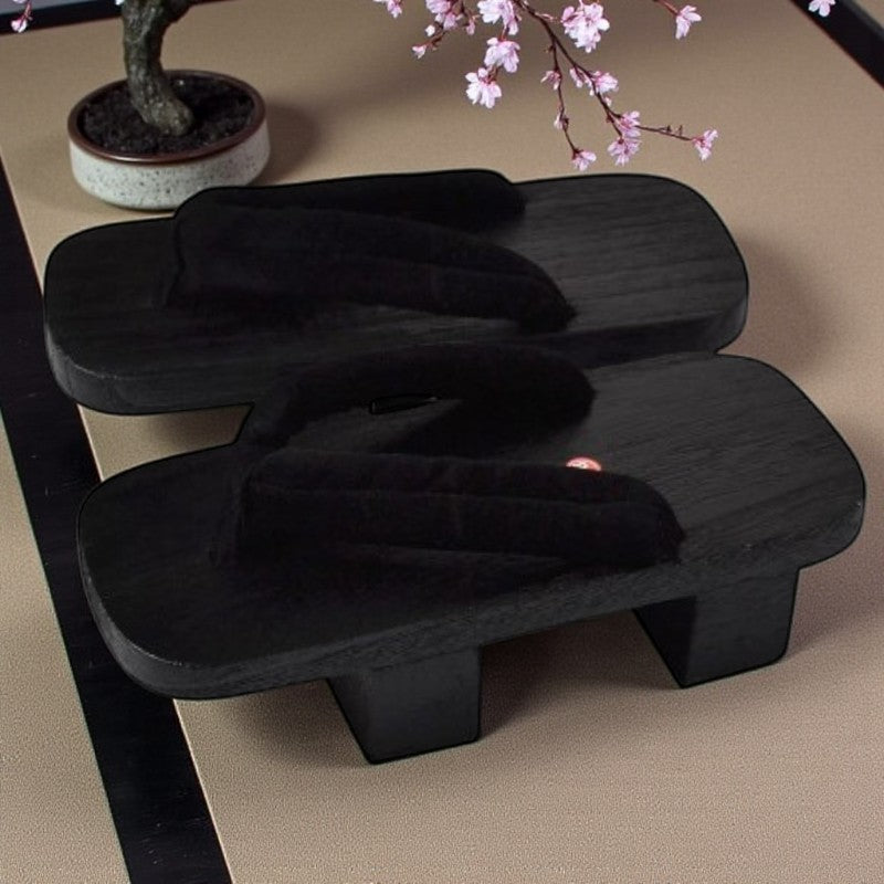 Tong en bois japonaise