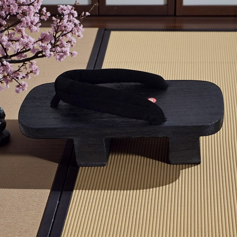 Tong en bois japonaise