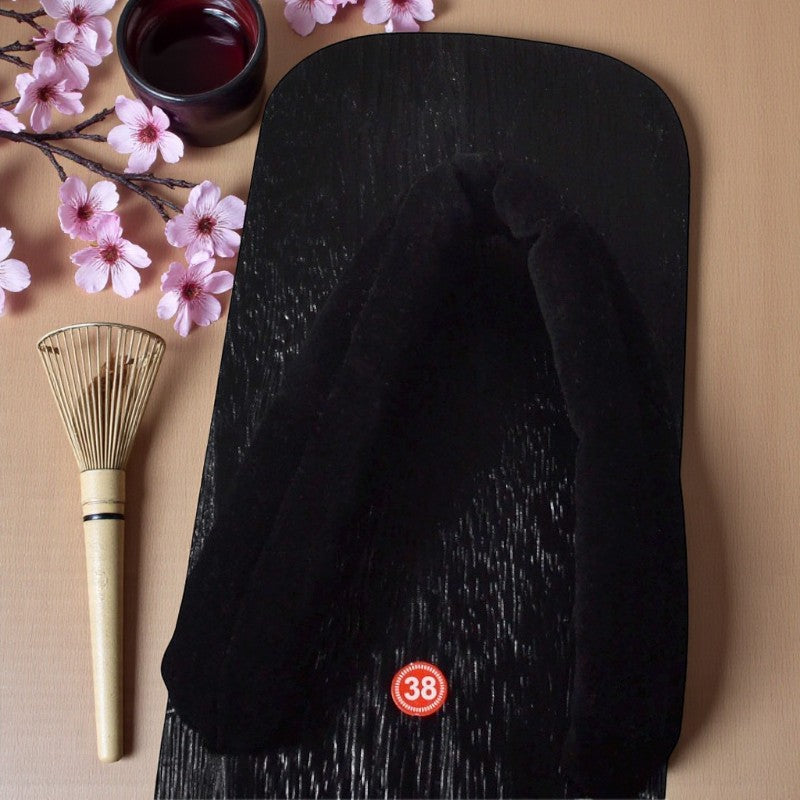 Tong en bois japonaise