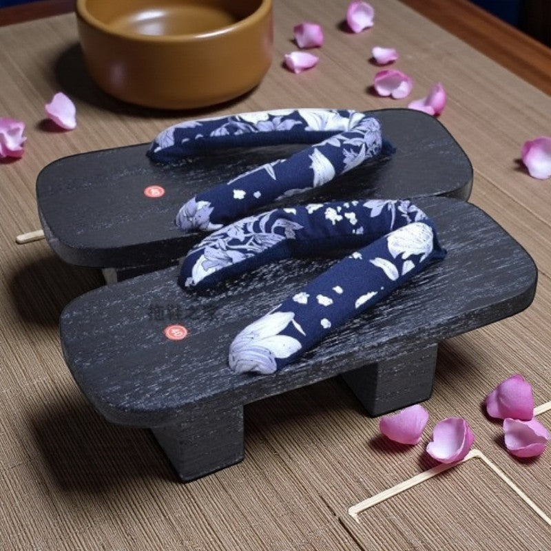 Tong en bois japonaise