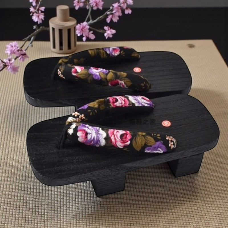 Tong en bois japonaise