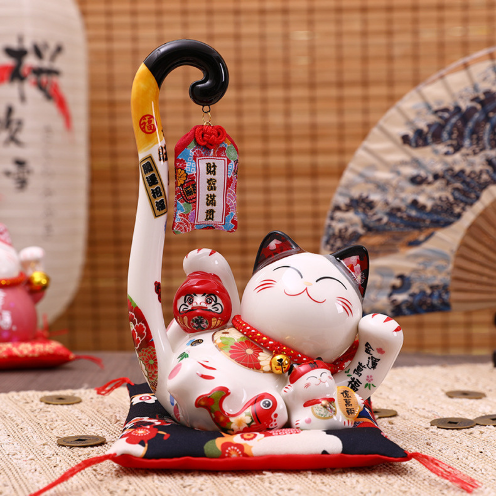 Maneki Neko Tirelire ’Santé’ - Rouge / 16 x 10 13 cm