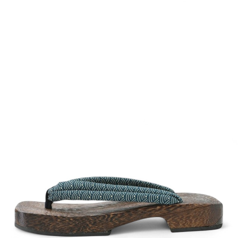 Tong japonaise en bois